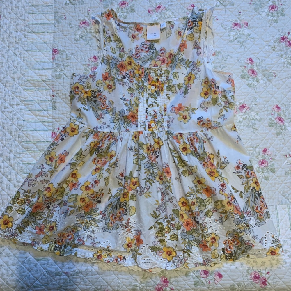 Eyelet floral top. So adorable.
